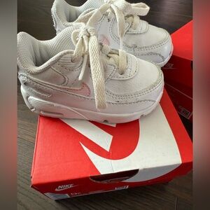 NIKE AIR MAX 90 LTR 
Used size 5 toddler sneakers